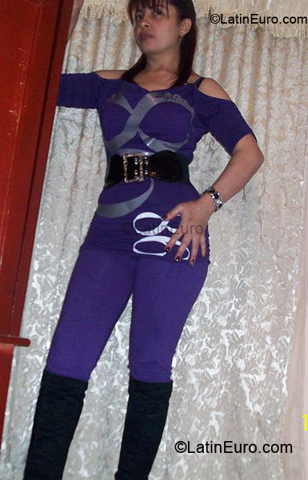 Date this athletic Colombia girl Maria from Bogota CO3437