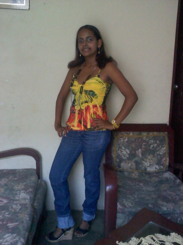 Date this delightful Dominica girl Yariza from Republica Dominicana DM14