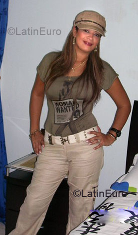 Date this charming Colombia girl Florecitasamari from Santa Marta CO3451