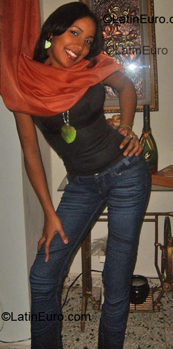 Date this stunning Dominican Republic girl Yolanda from La Vega DO3772
