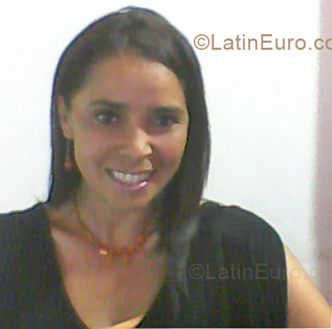 Date this cute Colombia girl DERELI from Bogota CO3498