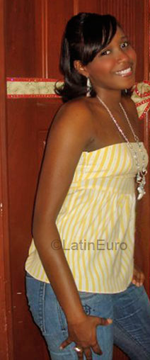 Date this passionate Dominican Republic girl Fezi from Santo Domingo WS1