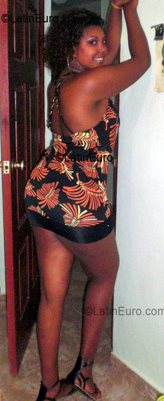 Date this hard body Dominican Republic girl Marlenys from La Vega DO3937