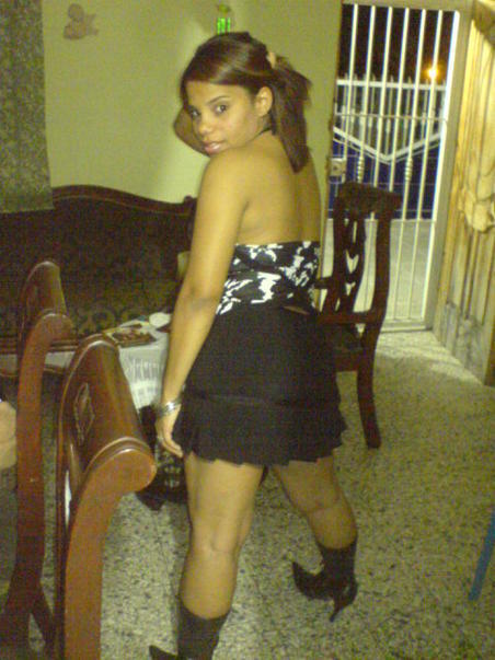 Date this happy Dominican Republic girl Carolina from Santo Domingo DO4003