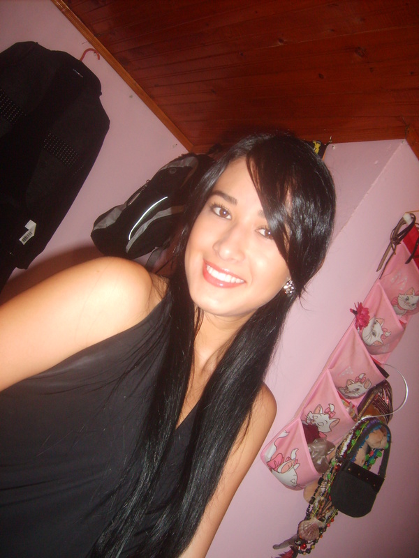 Date this stunning Colombia girl Bibiana from Armenis CO3843