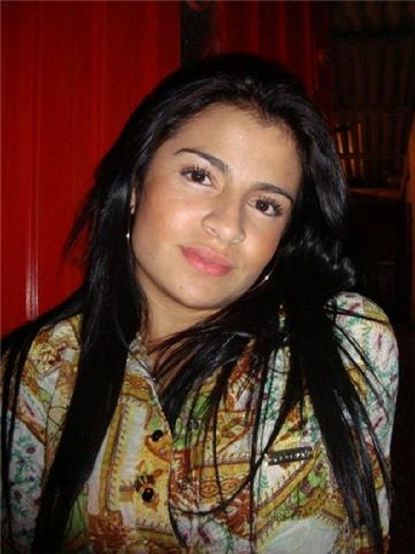 Date this happy Colombia girl Laura from Medellin CO3848