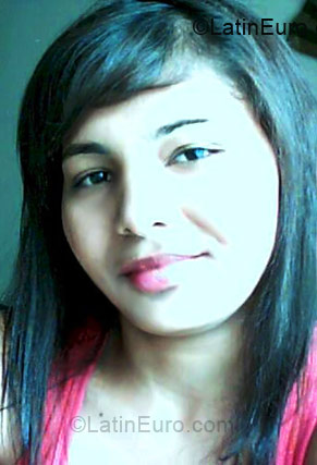 Date this nice looking Colombia girl Isabel from Bogota CO3889