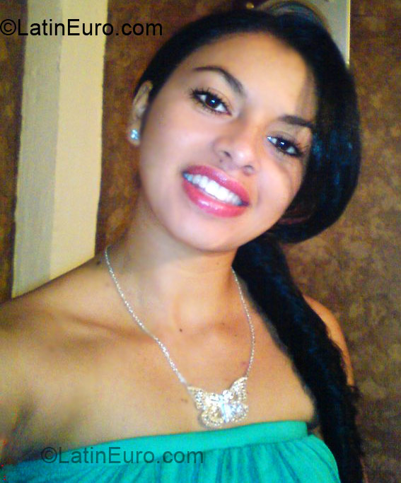 Date this tall Colombia girl FERNANDA from Cali CO3901