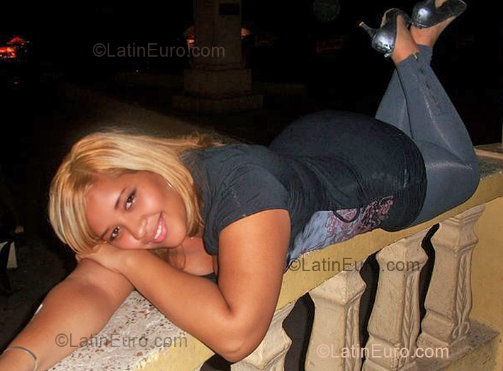 Date this hot Dominican Republic girl Samanda Bodden from Santo Domingo DO4079