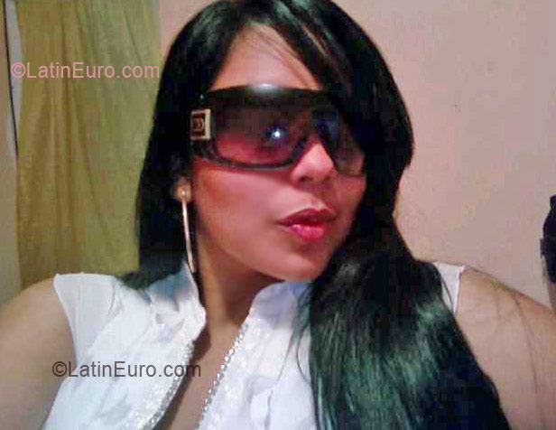 Date this happy Dominican Republic girl Mary from Santiago DO4089