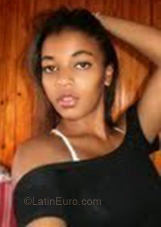 Date this pretty Brazil girl Cassia from Embu BR6167