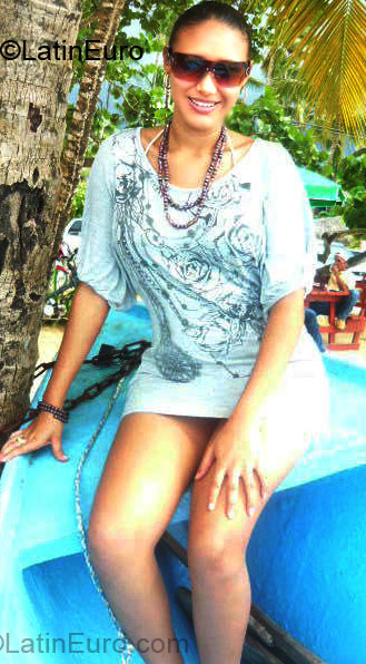 Date this happy Dominican Republic girl Anny gomez from Santiago DO4109
