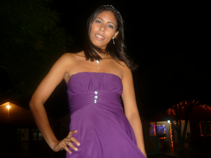 Date this voluptuous Colombia girl Mildreys from Barranquilla CO3993