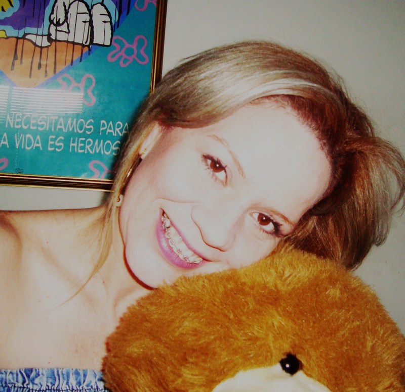 Date this good-looking Colombia girl LAURA from Medellin CO4048
