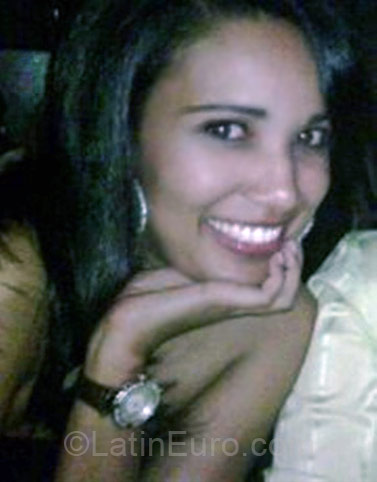 Date this cute Dominican Republic girl Silver from Santo Domingo DO4162