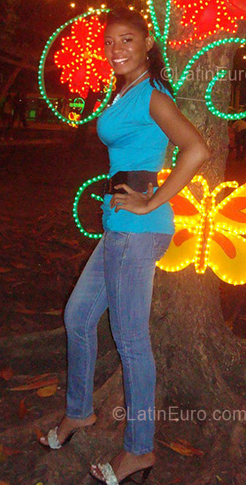Date this tall Colombia girl Daniela from Cartagena CO4184