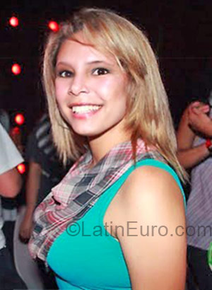 Date this foxy Brazil girl Vania from Foz do Iguacu BR3057