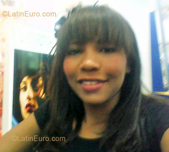 Date this gorgeous Dominican Republic girl Yudelka from Santo Domingo DO4271