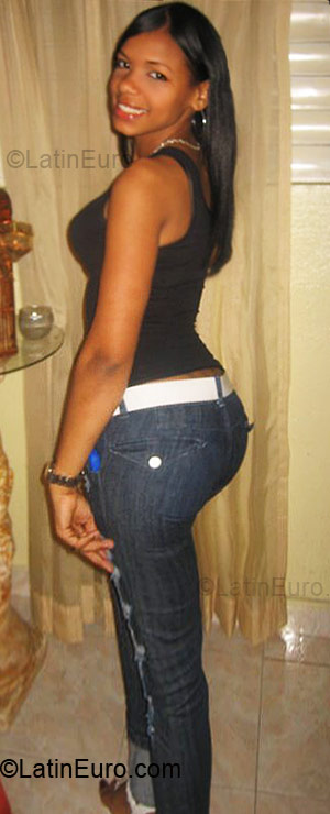 Date this lovely Dominican Republic girl Nathalie from Santo Domingo DO6306