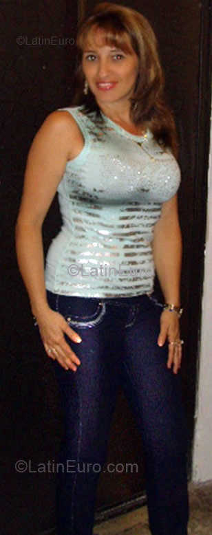 Date this nice looking Colombia girl Lorena from Cali CO4266