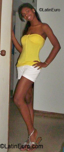 Date this attractive Colombia girl Elidelmar from Bogota CO4272