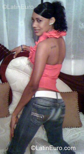 Date this hard body Dominican Republic girl Marlenys from Santiago DO4324