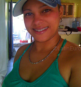 Date this pretty Dominican Republic girl Raquel Maria from Santo Domingo DO6054
