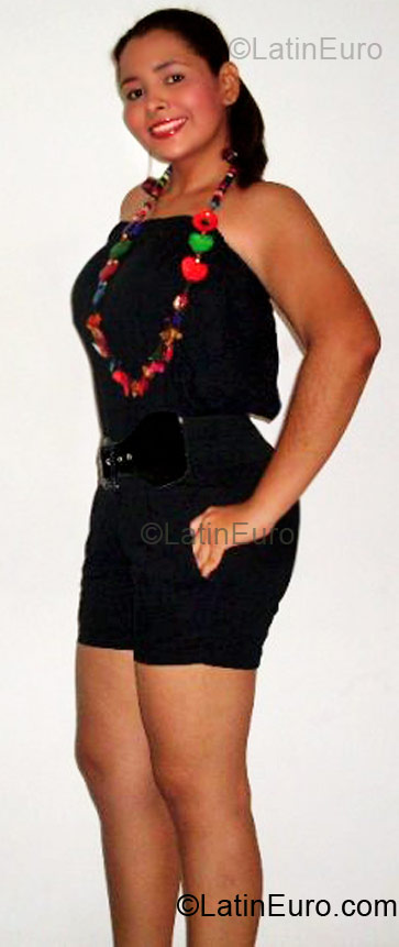 Date this nice looking Colombia girl Katerine from Neiva CO4302
