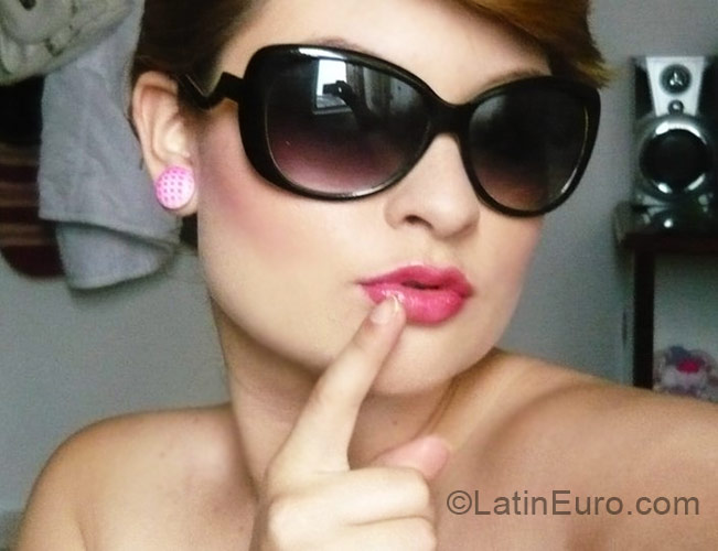 Date this voluptuous Colombia girl Nathalie from Cali CO4328
