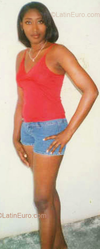Date this sensual Dominican Republic girl Fidelina from Santo Domingo DO4423