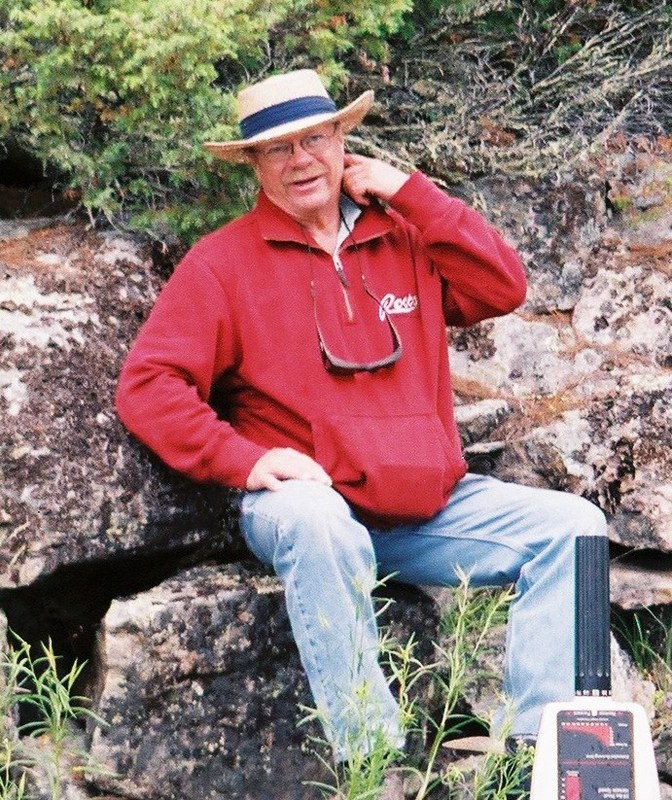 Date this tall Canada man Harold from Fort Frances KY8
