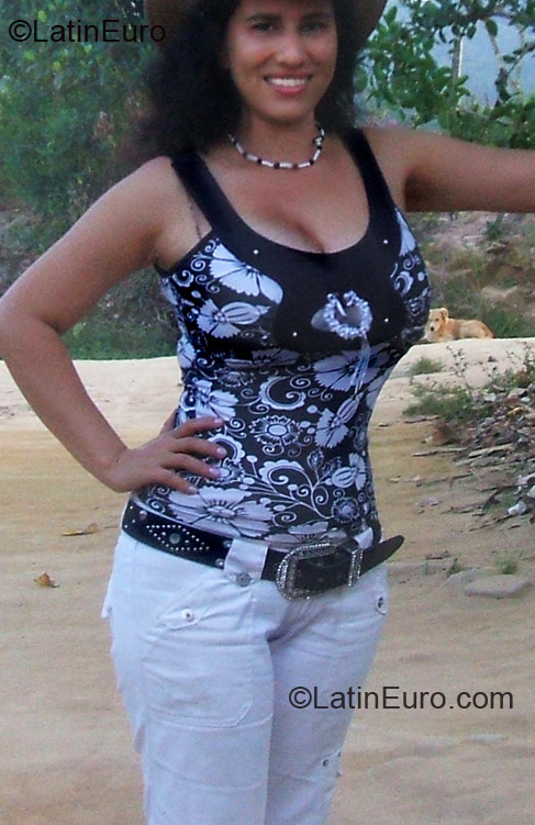 Date this lovely Colombia girl Luz Marina from Cartagena CO4366