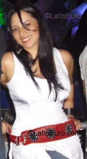 Date this pretty Colombia girl Yvonne from Cali CO4410