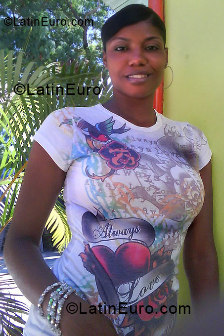 Date this gorgeous Dominican Republic girl Johanny from Montecristi DO5842