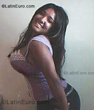 Date this fun Dominican Republic girl Kenia from Santiago DO4583