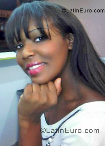 Date this charming Colombia girl Hel from Cali CO6533