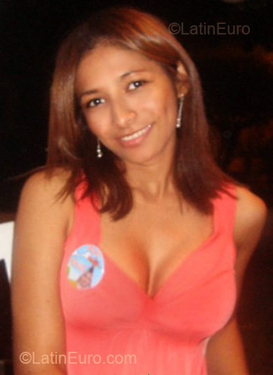 Date this attractive Colombia girl Rosana from Barranquila CO5949
