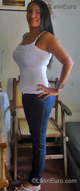 Date this foxy Colombia girl Bienvenida from Barranquilla CO6182