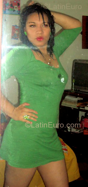 Date this gorgeous Colombia girl Natalia from Medellin CO4552