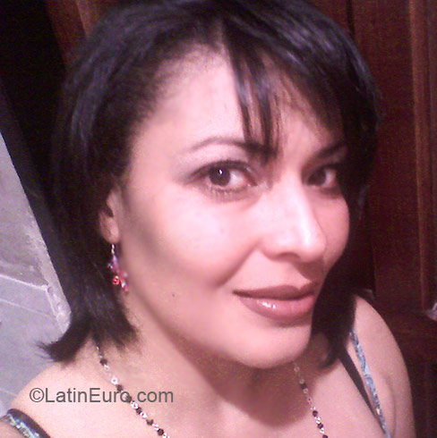 Date this cute Colombia girl Lynn from Medellin CO4557