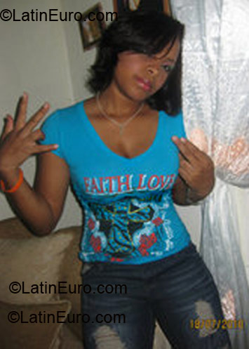 Date this delightful Dominican Republic girl Joanci from Santo Domingo DO4707
