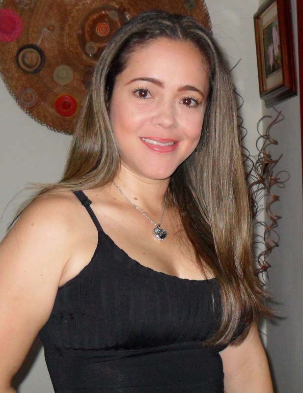Date this foxy Colombia girl Claudia from Cartagena CO4562