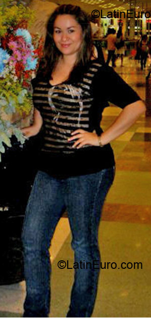 Date this gorgeous Colombia girl Laura from Santa Marta CO4570