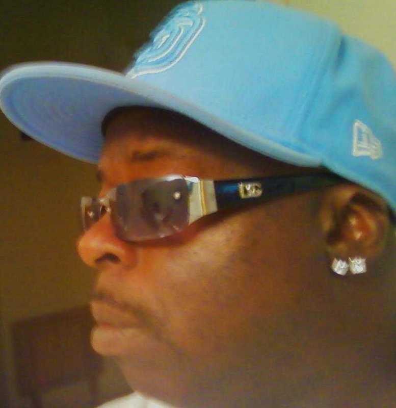 Date this nice looking United States man Bally from Sandiego US6617