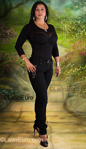 Date this georgeous Colombia girl Valentina from Cali CO4583