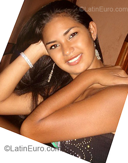 Date this cute Colombia girl Fernanda from Bogota CO4624