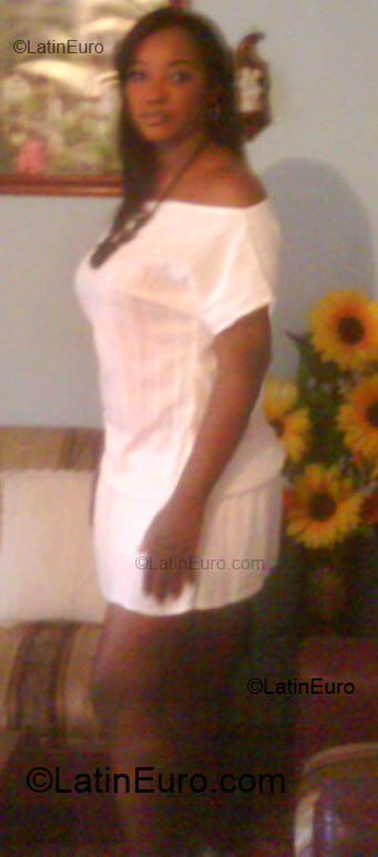Date this pretty Colombia girl Pilar from Cali CO4627