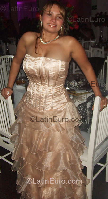 Date this sultry Brazil girl Betania from Ipatinga BR3348