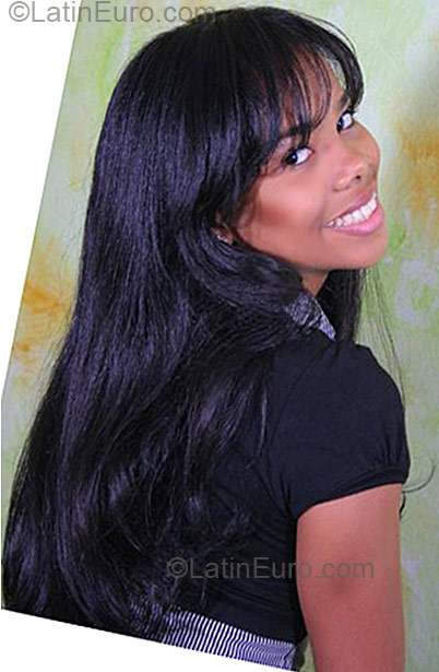 Date this sensual Dominican Republic girl Iluminada from Santo Domingo DO4797