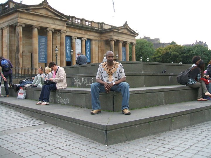 Date this tall United Kingdom man Brown from london GB385